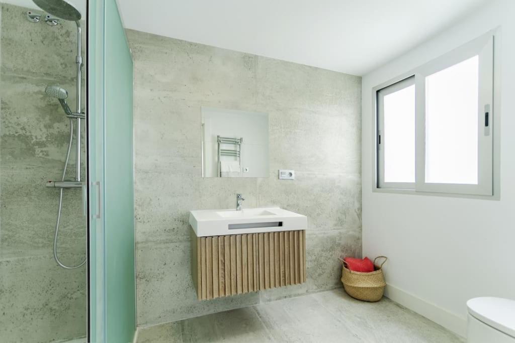 Moderno Y Completo Apartamento Frente Al Mar Malaga Luaran gambar