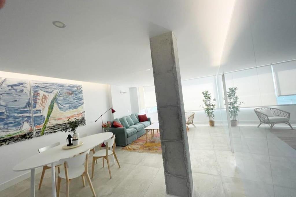 Moderno Y Completo Apartamento Frente Al Mar Malaga Luaran gambar